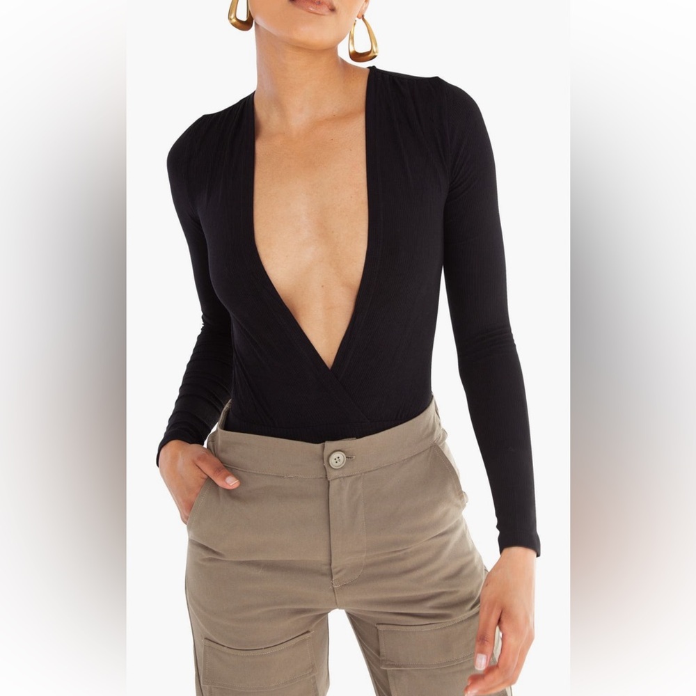 Bayse Deep-V Ruched Bodysuit sz Small